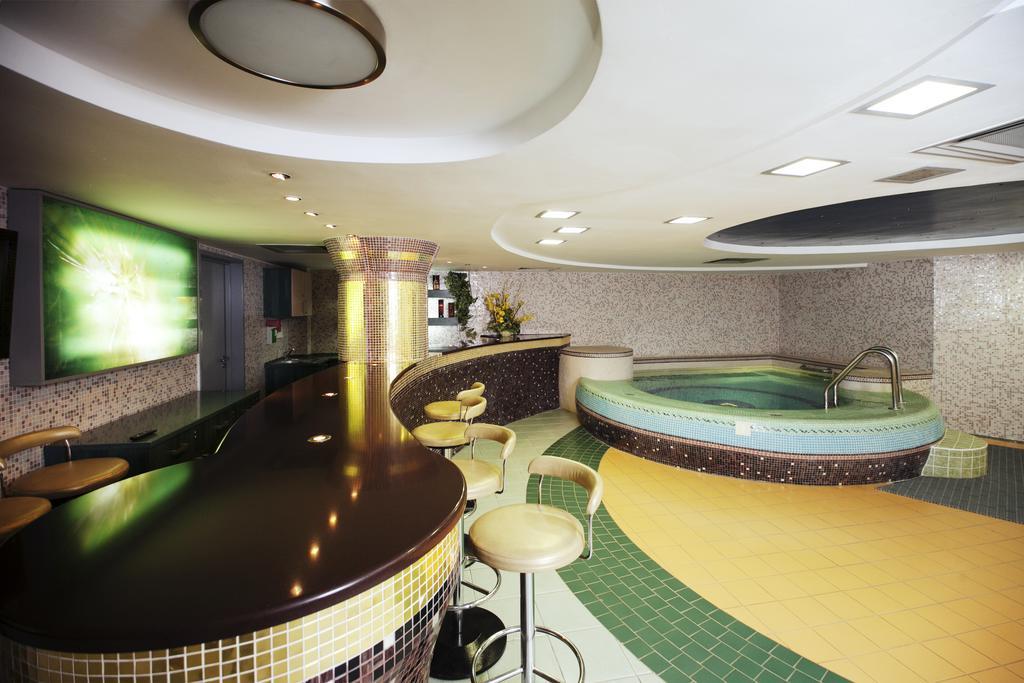Victoria Hotel & Business Centre ミンスク エクステリア 写真